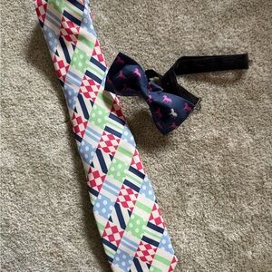 Vineyard Vines Multicolor Tie and Navy Bow Tie Set
